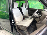 運転席シート廻りは使用感も少なく、良好な状態となっています。丁寧に使われていたことがよくわかりますね。