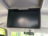 【フリップダウンモニター】大画面モニターで後席でもエンタメをお楽しみいただけます。小さなお子様にも大人気の装備です♪
