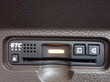 ■【ETC車載器】が装備されています。セットアップをしてお渡しとなり、ETCカードを差し込むだけで高速道路の利用が可能です。