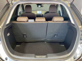 【広々トランクルーム】車体に対してスペースは広めに作ってあります。また、背もたれを倒すとより多くの荷物を乗せることができます。