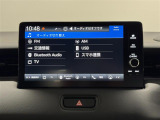 【純正9インチナビ】ホンダコネクトに対応した人気の純正9型ナビを装備。存在感のある大画面はインパクトも大!ナビ利用時のマップ表示も見やすく、テレビは臨場感がアップ!