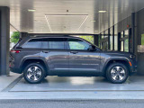 □■右側面■□ ホイールアーチが台形なのはJeepのみのデザインになり、ここを見てもJeepとすぐ分かります!