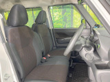 運転席シート廻りは使用感も少なく、良好な状態となっています。前オーナー様が丁寧に使っていたことがよくわかりますね。
