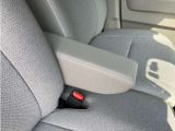 アームレスト付きです!運転の疲労を軽減してくれます♪