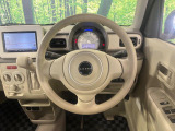 インテリアに合わせたデザインのステアリングは、運転される方のことも考え、運転しやすい形状、大きさです。是非一度、実際に触ってお確かめください。
