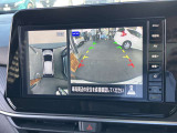 アラウンドビューモニターです!上空から貴方のお車をモニタニングしている様に車両の周りの安全確認が出来ます!