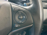 【車線維持支援システム】高速道路走行時、車線からはみ出しそうな時にステアリングを制御。より安心・安全な運転をサポートしてくれます!