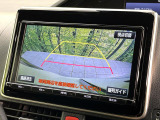 【バックカメラ】駐車時に後方がリアルタイム映像で確認できます。大型商業施設や立体駐車場での駐車時や、夜間のバック時に大活躍!運転スキルに関わらず、今や必須となった装備のひとつです!