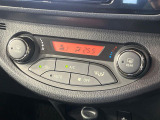 【オートエアコン】一度お好みの温度に設定すれば、車内の温度を検知し風量や温度を自動で調整。暑い…寒い…と何度もスイッチ操作をする必要はありません。快適な車内空間には必須の機能ですね♪