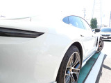 スポーツデザインPKGエアロ☆360カメラ☆黒革パワーシート☆ハイボルテージ93kw/v☆赤キャリパー☆BOSEサウンド☆シートヒーター☆ドラレコ☆レーダー☆