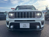 JEEPと言えば7スロットグリルです、7本のグリルはジープの証です。