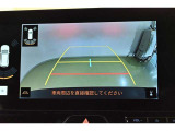 バックガイドモニター(バックモニター)付き。車両後方の映像をナビ画面に表示し、駐車などの後退操作をサポートします。