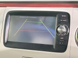 【バックカメラ】駐車時に後方がリアルタイム映像で確認できます。大型商業施設や立体駐車場での駐車時や、夜間のバック時に大活躍!運転スキルに関わらず、今や必須となった装備のひとつです!