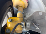 【ビルシュタイン製ダンパー】高速走行時の車両安定性を向上させてくれる人気の装備。街乗りの乗り心地も犠牲にせず、スポーティな走行をお楽しみいただけます♪