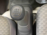 軽自動車はもちろん、乗用車、商用車、福祉車両や他銘柄のお車など、豊富なラインアップで取り揃えております。スタイルも走りも多彩なクルマの中から、お客様にぴったりの1台がきっと見つかります。