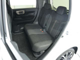 家族やご友人とBBQに行くとき、楽しさは道中の車内から始まっています!このベンチシートに座って、みんなで和気あいあい盛り上がりましょう!