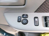 ドアミラーの鏡面の調節、格納は運転席からすべて操作できます!