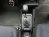 フロアシフトのCVTオートマチック車です。