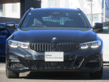 納車前に360度チェックを実施。エンジン、トランスミッション、サスペンションはもちろんのこと、マフラーやエアコンなどの電気系統やコンピュータ・システムなどを詳細に点検します。