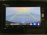バックでの車庫入れも安心です! リアカメラが付いているバックモニター付のナビを装備しております。操作線もついており距離感も画面から確認できます。