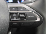 【レーダークルーズコントロール】アクセルペダルを踏まなくても、車間制御モードでは、先行車の車速変化に合わせた追従走行を行い、自動的に加速・減速・停止をします。