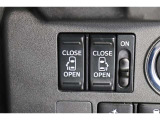 スライドドアの開閉は、ドアハンドルはもちろん運転席からのスイッチ操作でも可能です。お子様の送迎時の乗り降りも一段と楽になります。