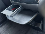 MAX3キロまで可能なトレーがエアコン操作部の下に付いてます☆★ちょっとした小物なども置いてもらえます♪