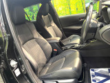 運転席まわりには十分なスペースがあり、大柄な方でもゆったり運転していただける環境です。