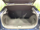 【トノカバー】デッキに積み込んだ荷物を雨風や盗難のリスクから守るトノカバーを装備。気兼ねなく荷物を積み込んでお使いいただけます。