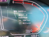 ◆インスツルメント・パネルのエレガントなデザインは、BMW特有の水平ラインで構成され、室内空間に端正な印象をもたらします。人間工学に基づいてレイアウトされた重要な操作系統は、直観的な操作が可能です◆