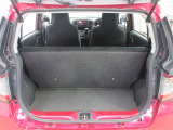 4名乗車時の荷室です。