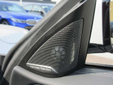 ハーマンカードンHi-Fiスピーカーシステム装備です。ハイクオリティなサウンドでドライブも快適