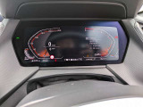 ◆インスツルメント・パネルのエレガントなデザインは、BMW特有の水平ラインで構成され、室内空間に端正な印象をもたらします。人間工学に基づいてレイアウトされた重要な操作系統は、直観的な操作が可能です◆