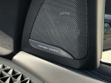 ハーマンカードンのカースピーカーは良質な音を届けると同時に、その先にある車内空間における上質な“音楽体験”も提供している。