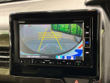 【バックカメラ】駐車時に後方がリアルタイム映像で確認できます。大型商業施設や立体駐車場での駐車時や、夜間のバック時に大活躍!運転スキルに関わらず、今や必須となった装備のひとつです!