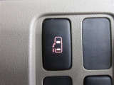 電動スライドドア。運転席から操作できるので乗り降りが楽です。