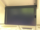 【フリップダウンモニター】大画面モニターで後席でもエンタメをお楽しみいただけます。小さなお子様にも大人気の装備です♪
