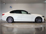ご納車後も全国約200拠店のBMW正規ディーラーサービス工場にて保証対応いたします。お近くのBMW正規ディーラーをご案内の上、アフターメンテナンスをお受け頂けますので、安心してお乗りいただけます!!