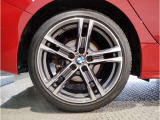 BMW純正アルミホイールです。納車時にはアルミホイールコーティングも承っております!是非ご検討下さいませ。
