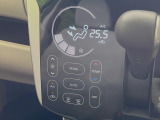 【オートエアコン】一度お好みの温度に設定すれば、車内の温度を検知し風量や温度を自動で調整。暑い…寒い…と何度もスイッチ操作をする必要はありません。快適な車内空間には必須の機能ですね♪