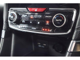 【左右独立エアコン】☆運転席と助手席で違う温度設定が可能。寒がりと暑がりが同時に乗っても快適に設定できます。