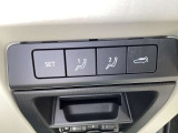 運転席シートはシートメモリ機能付きです。