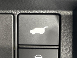 【パワーバックドア】スマートキーや運転席のボタンを押すだけでリアゲートが自動で開閉します!荷物を持っている時や、高い位置にあるバックドアを閉める際に便利な機能です♪