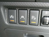 前方の歩行者や車両を検知して、万一の際の衝突回避をサポートします♪