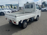 ダイハツ ハイゼットトラック オートマ車 4WD/荷台ゴムシート/パワステ/エアコン/ラジオチューナー/4WD切替スイッチ/ヘッドライトレベライザー/