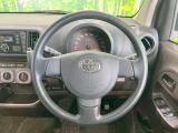 インテリアに合わせたデザインのステアリングは、運転される方のことも考え、運転しやすい形状、大きさです。是非一度、実際に触ってお確かめください。