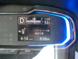 コーナーセンサーの表示も液晶に出ます。