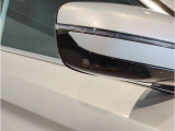 【BMWミラー】視認性の高いスタイリッシュなミラー。自動防眩機能も付いており夜間のドライビングをサポートします。
