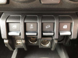 パワーウィンドは今や当たり前の機能ですが、無いと困る機能です。運転席からの操作で、全席の窓を振るオープンにしたり、フルクローズが可能です。