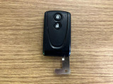 【スマートキー】 スマートキーを携帯していれば、ドアハンドルのボタンを押すだけでロックの解除ができます